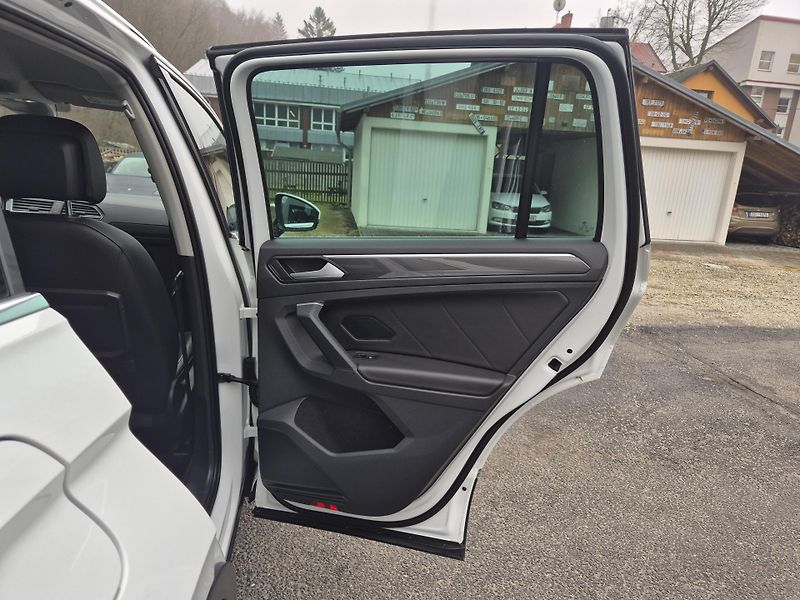 Volkswagen Tiguan 2,0TDi 140kw DSG 4x4 18ALU TZ - fotka 39 z 50