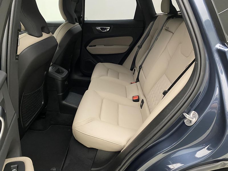 Volvo XC60 T6 AWD DARK PLUS AUT CZ - fotka 5 z 59