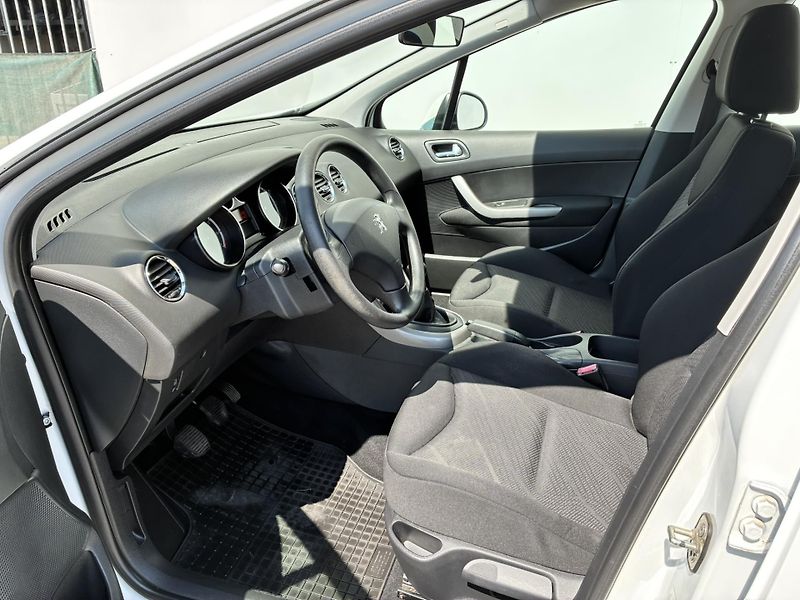 Peugeot 308 1.4 16V VTi 98k Access - fotka 10 z 18