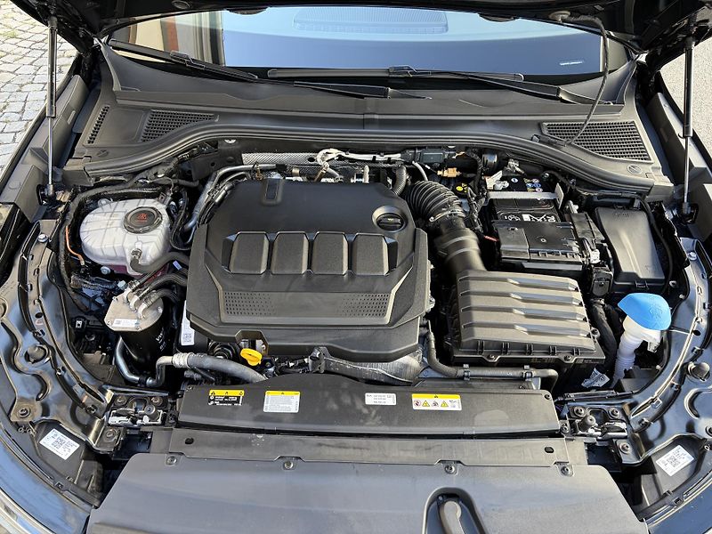 Volkswagen Passat 2,0 TDI Business - fotka 29 z 33