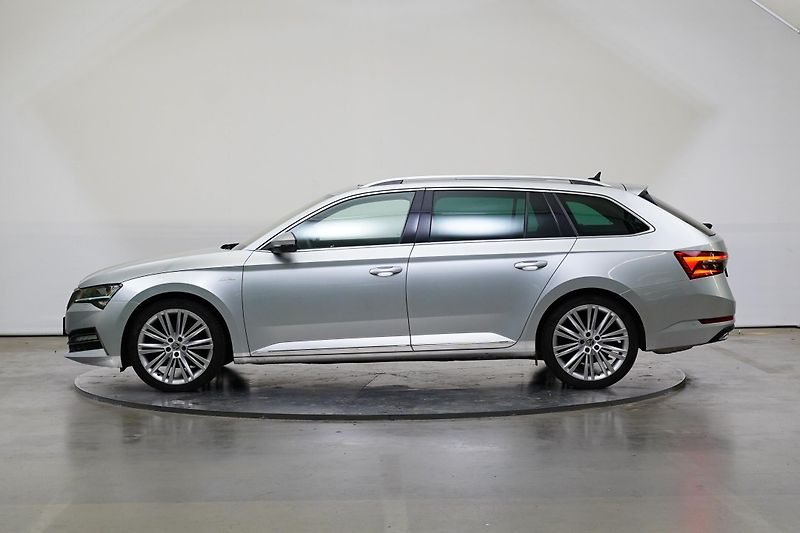 Škoda Superb - fotka 3 z 29