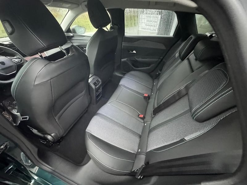 Peugeot 308 SW ALLURE PureTech 130 EAT8 - fotka 12 z 19