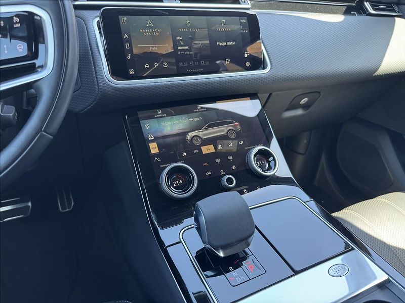 Land Rover Range Rover Velar 2,0 D200 R-DYNAMIC SE ZÁRUKA - fotka 18 z 36