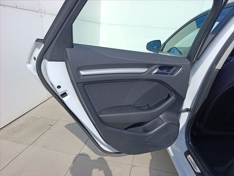 Audi A3 1,6 TDi Bi-xenon,Navi,Tempomat - fotka 19 z 34
