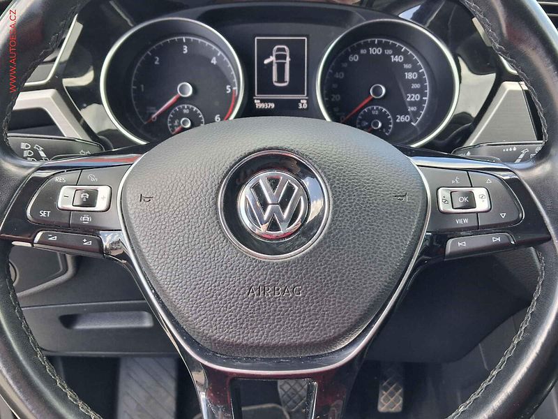 Volkswagen Touran (2019) 2.0TDi, DSG, navi, AC, TZ - fotka 20 z 23