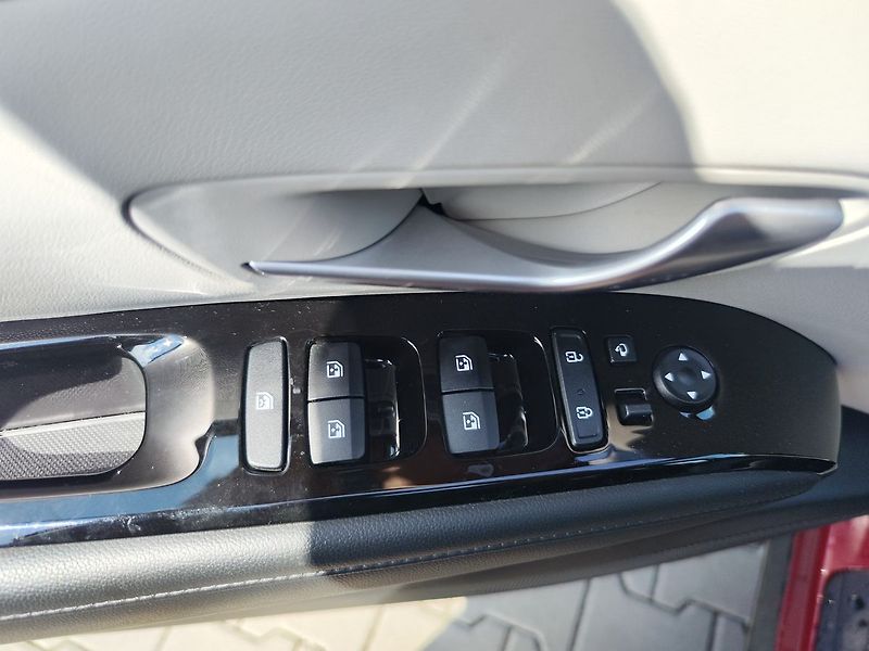 Hyundai Tucson 1.6T-GDI/195kW Smart 4x4 PHEV - fotka 29 z 32