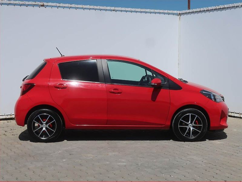 Toyota Yaris (2015) 1.33 Dual VVT-i, Serv.kniha - fotka 6 z 15
