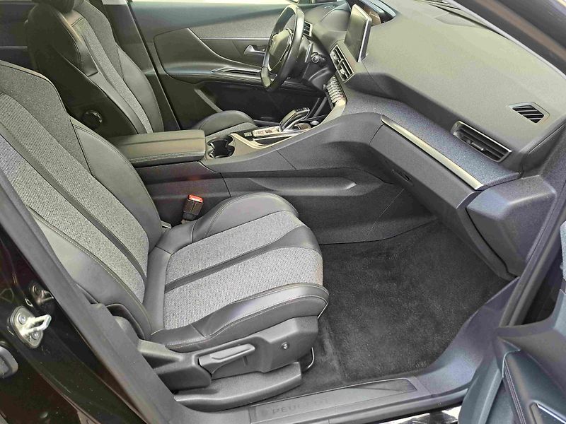 Peugeot 5008 (2019) 1,2 PT EAT8 ALLURE 18ALU NAVI  - fotka 8 z 24