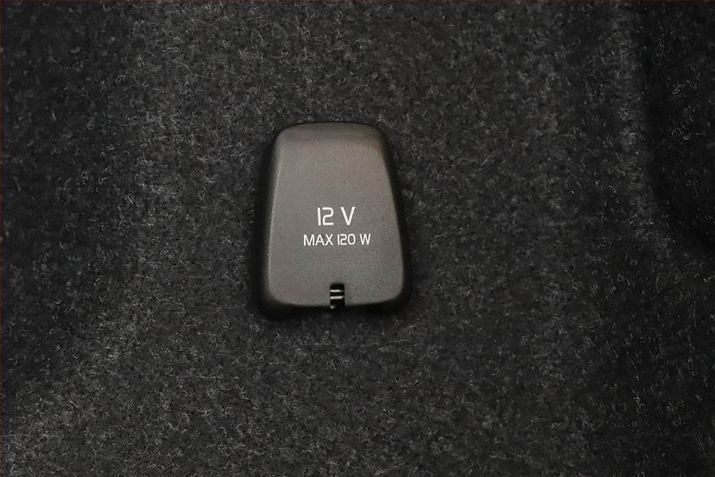 Volvo XC40 (2026) B3 - fotka 21 z 22