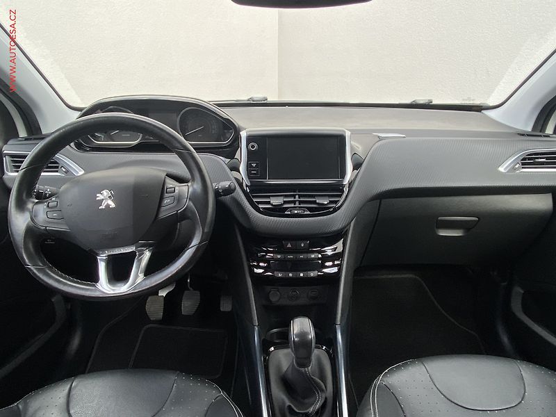 Peugeot 2008 (2013) 1.6i, Allure, navi, kůže - fotka 8 z 17