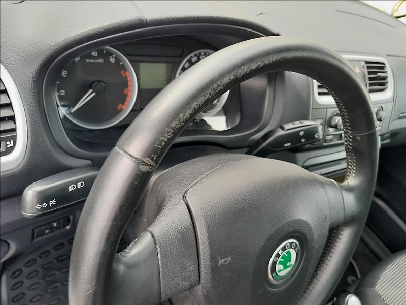 Škoda Roomster 1,6 i 77kW SCOUT MOTOR K.O. - fotka 36 z 43