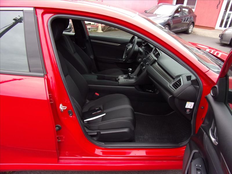 Honda Civic 1,0 i-VTEC Comfort 1maj. - fotka 9 z 25