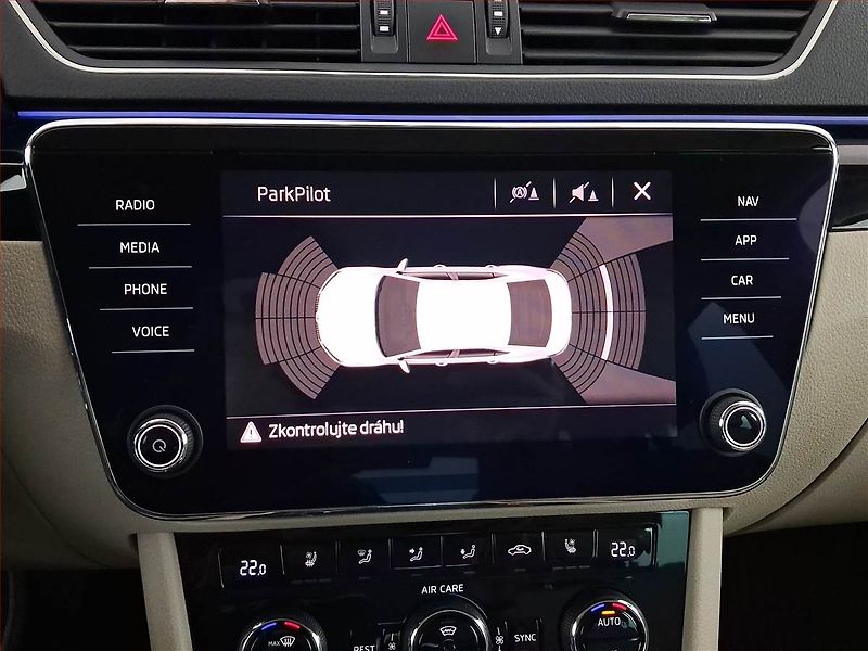 Škoda Superb (2017) 2.0 TSI, Automat, Kůže, Navi - fotka 23 z 26