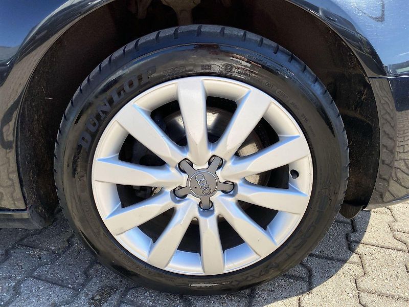 Audi A4 (2008) Avant 2.0 TDI - fotka 24 z 28