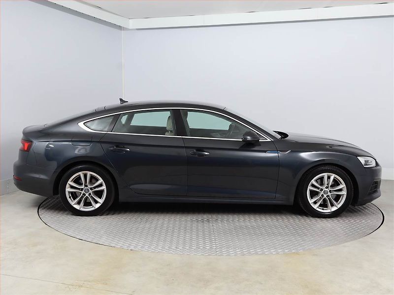 Audi A5 (2019) 2.0 TDI - fotka 6 z 21