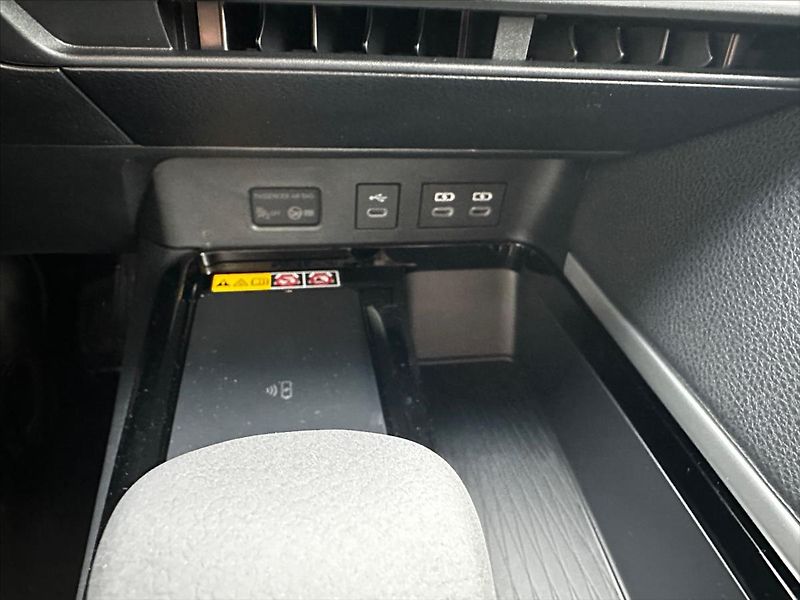 Toyota Camry 2,5 Executive - fotka 13 z 15