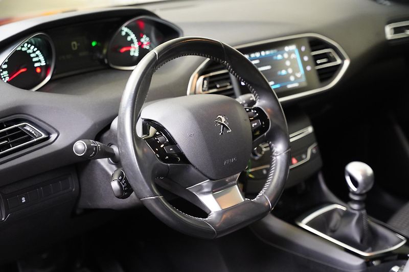 Peugeot 308 - fotka 14 z 24