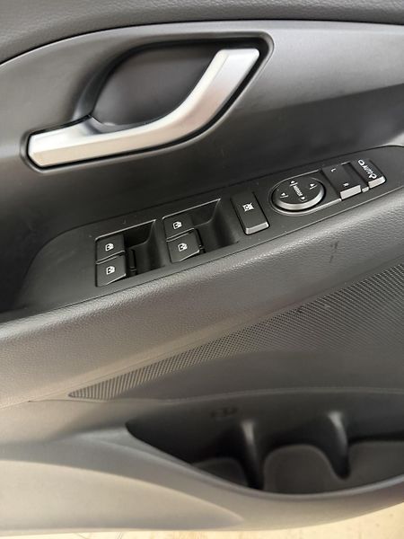 Hyundai i30 (2023) 1.0T-GDi 88kW SMART+NAVI - fotka 15 z 21