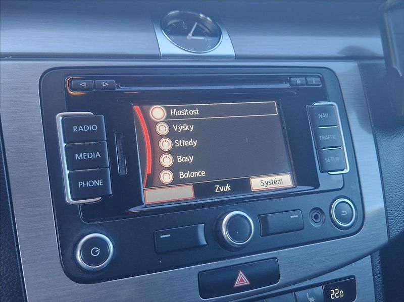 Volkswagen Passat 1,4 TSI DSG AUTOAC SENZOR TAŽN - fotka 31 z 37