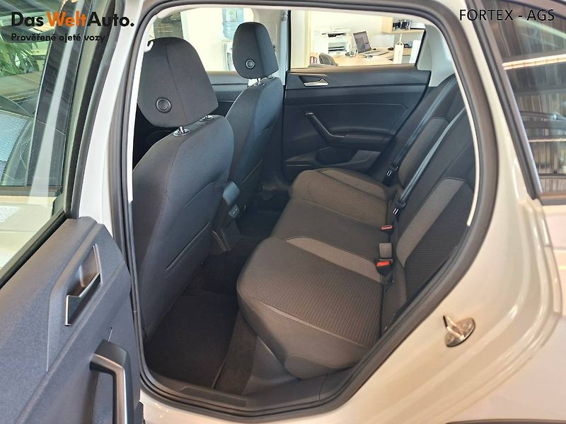 Volkswagen Taigo (2022) 1.0 TSI,81kW,Park.kamera - fotka 13 z 27