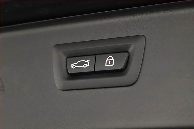 BMW Řada 5 (2012) 530d xDrive, 4X4, Automat - fotka 16 z 20