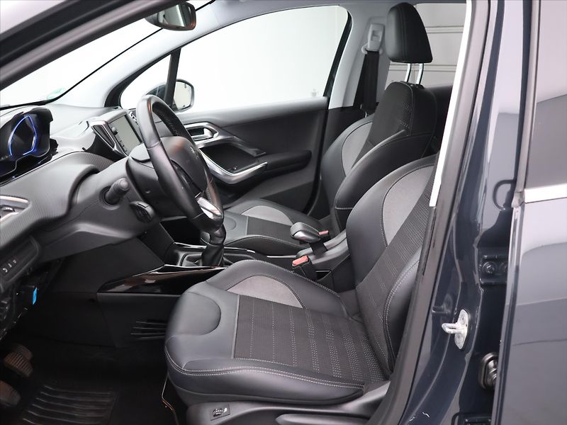 Peugeot 2008 1,2 Puretech 81kW Allure - fotka 10 z 25
