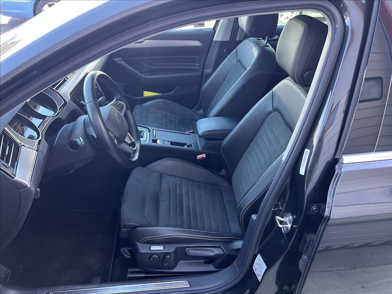 Volkswagen Passat 2,0 TDi DSG ELEGANCE MATRIX - fotka 10 z 32