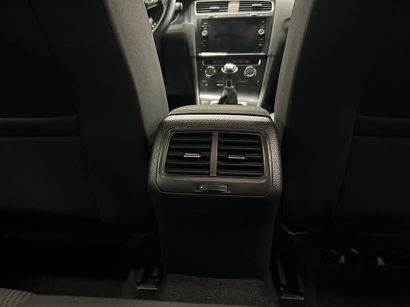 Volkswagen Golf (2019) 1.5 TGI Comfort MAN 2019 | Zár - fotka 26 z 62
