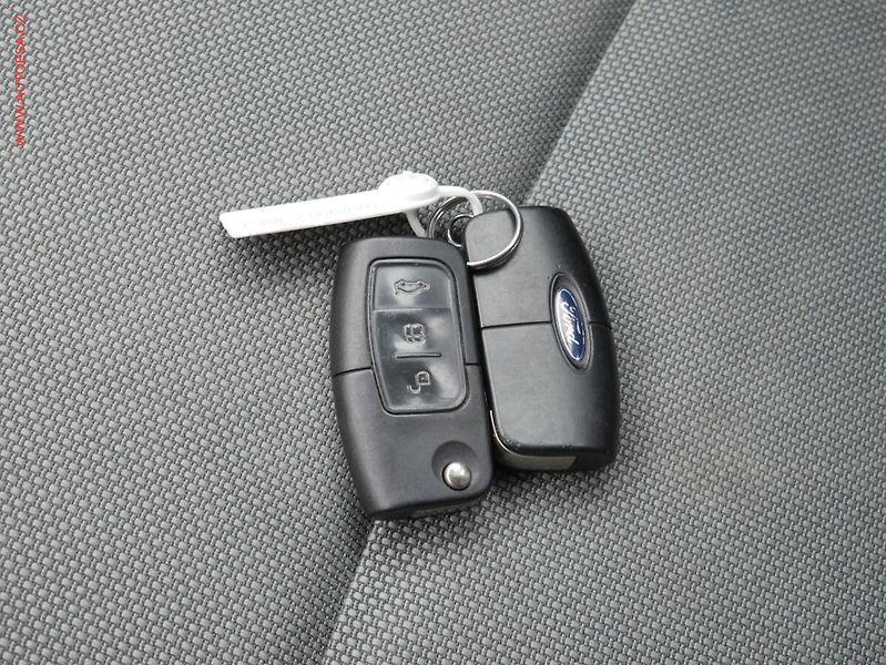 Ford Focus (2010) 1.6 TDCi, AC, tažné - fotka 19 z 19