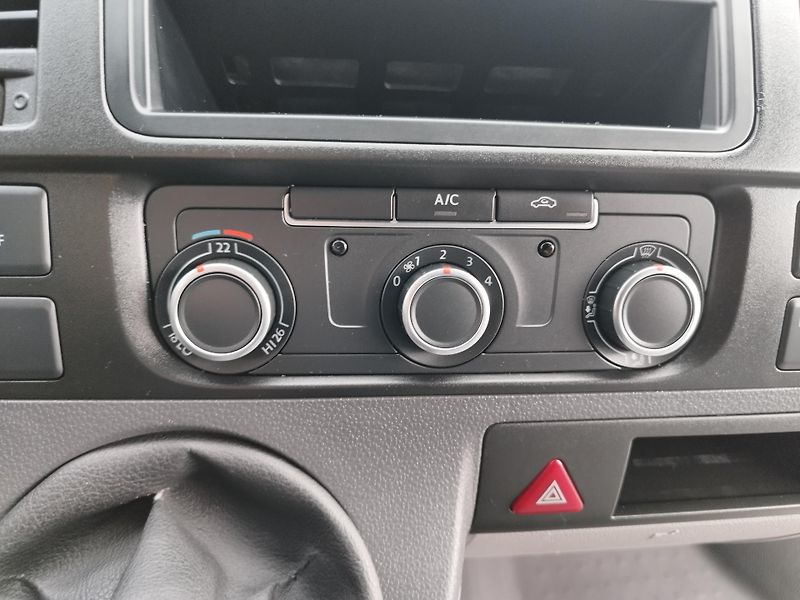 Volkswagen Transporter (2015) 2,0TDI,103KW,L2,H2,TAŽNÝ,SER.K - fotka 18 z 28