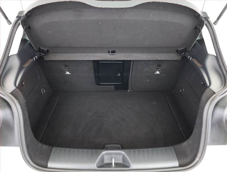 Mercedes-Benz Třídy A (2016) A 180 d, Automat, Kůže - fotka 19 z 20