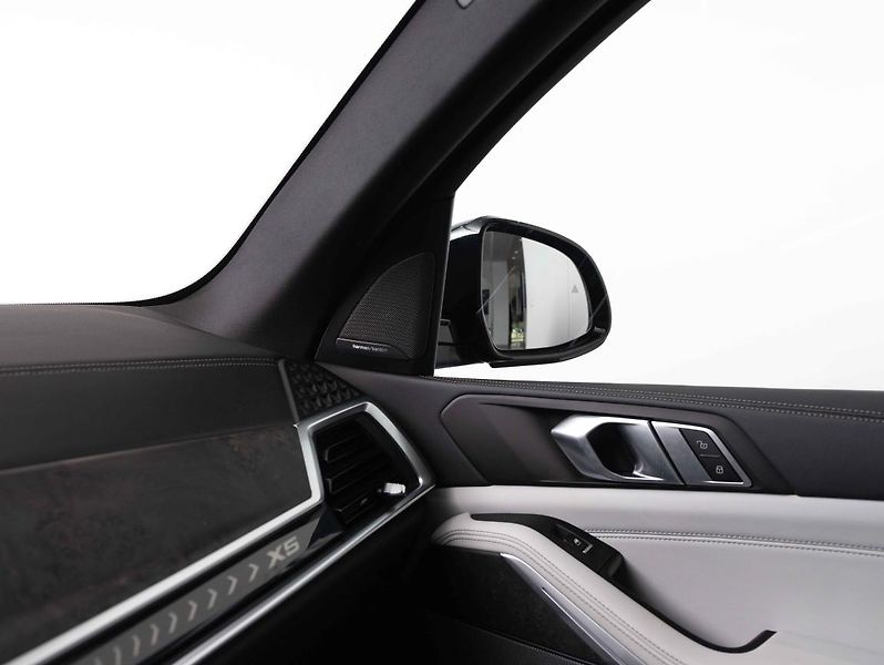 BMW X5 xDrive30d - fotka 16 z 22