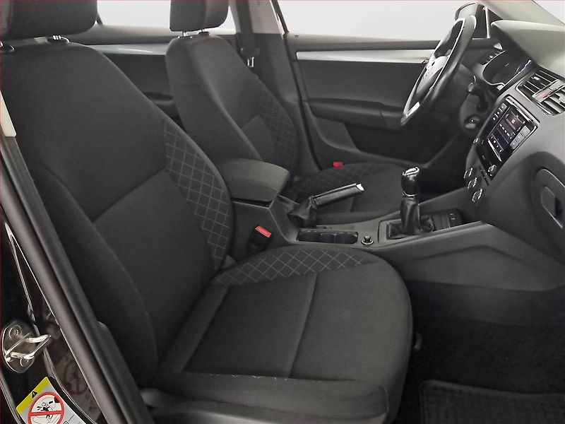 Škoda Octavia (2018) 1.6 TDI, Tempomat - fotka 9 z 17