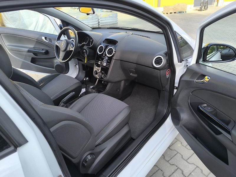 Opel Corsa 1.3 DOLOŽENÉ KM,SERVISNÍ KN - fotka 19 z 43