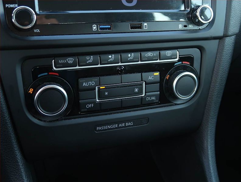 Volkswagen Golf (2011) 1.2 TSI, Tempomat - fotka 15 z 17