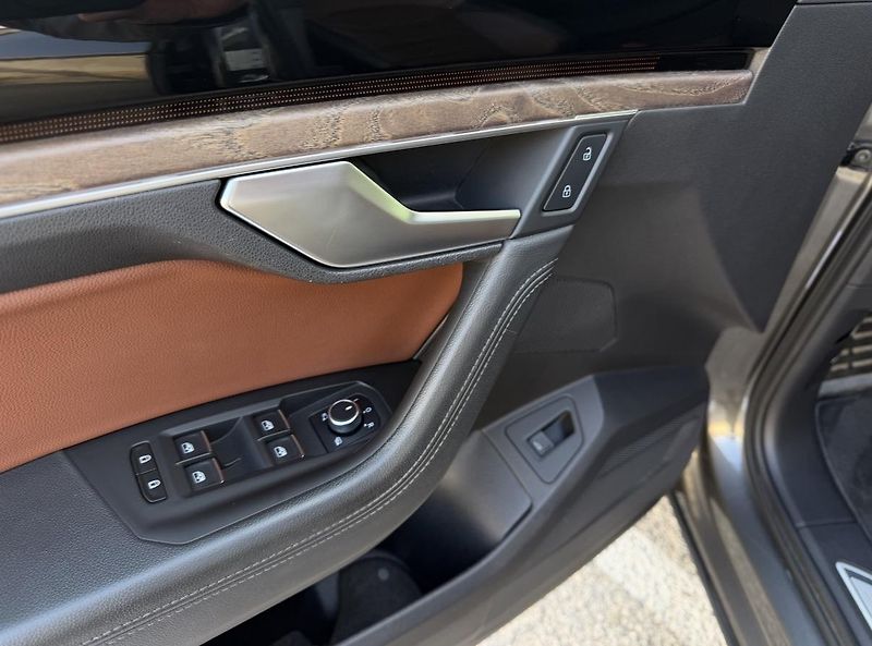 Volkswagen Touareg (2019) +DPH+BOHATÁ VÝBAVA+ - fotka 16 z 20