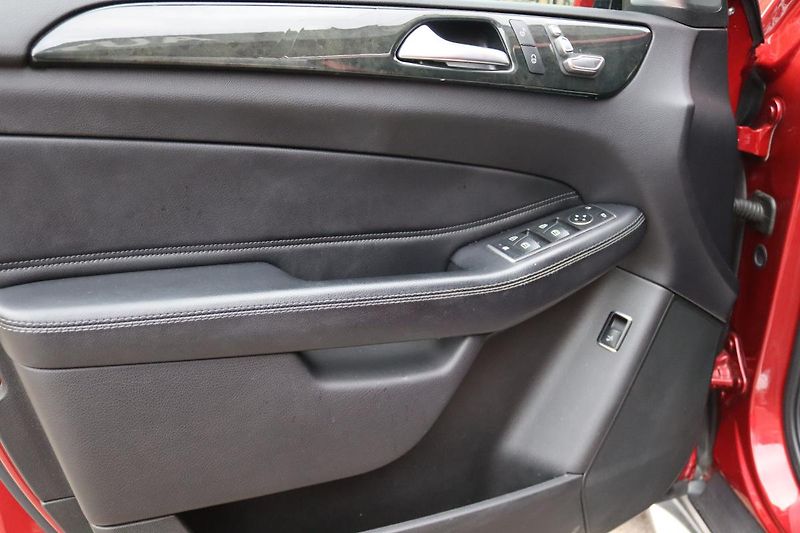 Mercedes-Benz GLS 350D 4MATIC AMG PAKET 190kW - fotka 19 z 50