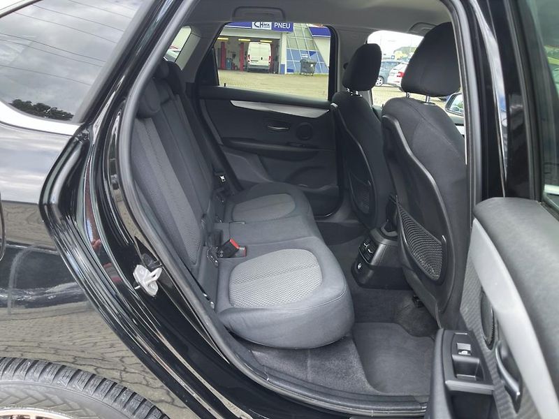 BMW Řada 2 218i 100 kW navigace - fotka 10 z 15