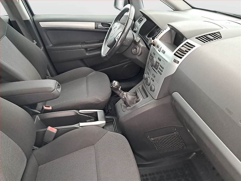 Opel Zafira (2009) 1.6, 7 míst - fotka 9 z 19