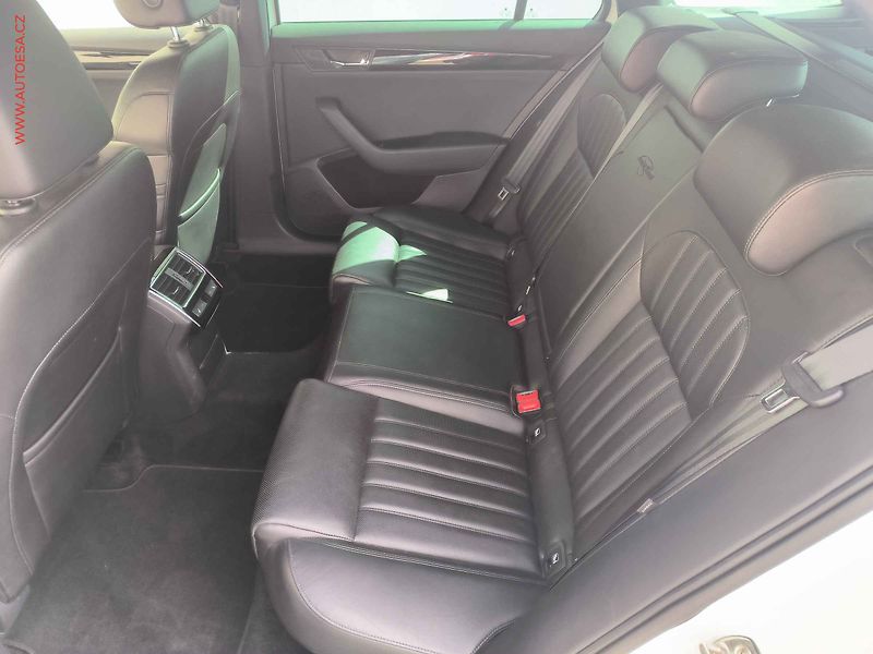 Škoda Superb (2018) 2.0 TSI 4x4, L&K, DSG, TZ - fotka 10 z 32