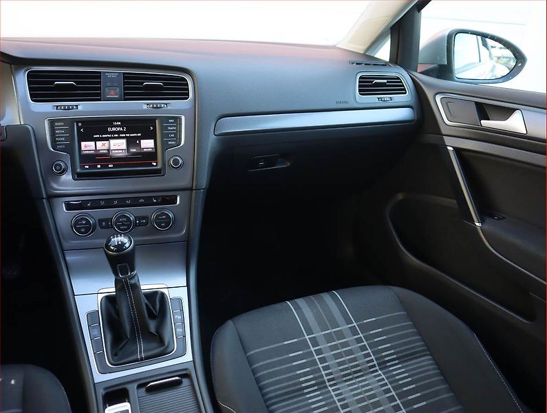 Volkswagen Golf (2015) 1.6 TDI, Navi, Xenony - fotka 8 z 20