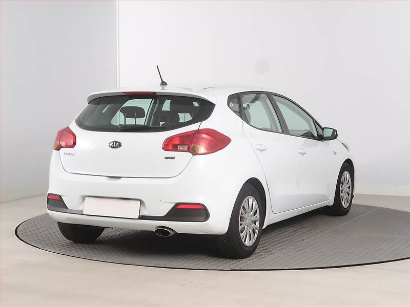 Kia Ceed (2013) 1.4 CRDi, nová STK, udržované - fotka 5 z 15