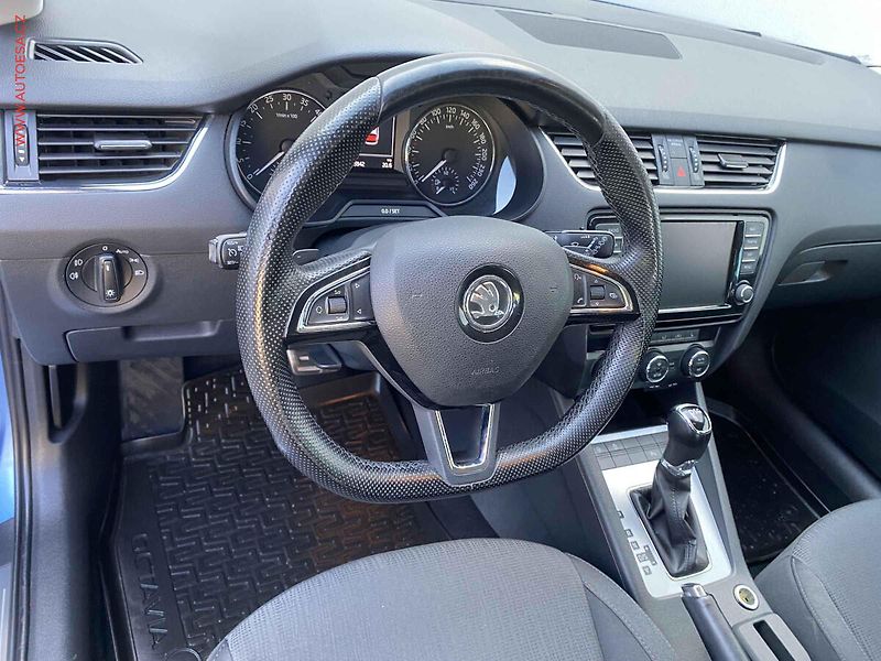 Škoda Octavia (2015) 1.6 TDi, ČR, Elegance, DSG - fotka 12 z 17