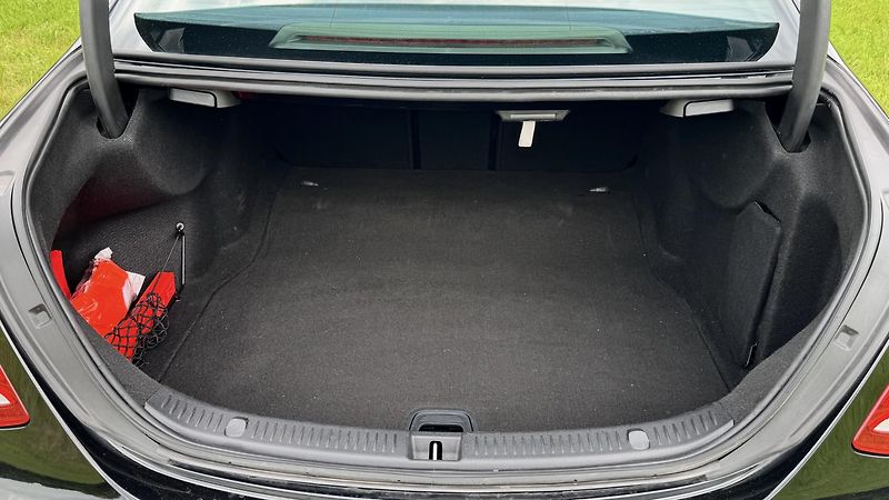 Mercedes-Benz Třídy E (2019) pravidelný servis, hezký stav - fotka 10 z 20