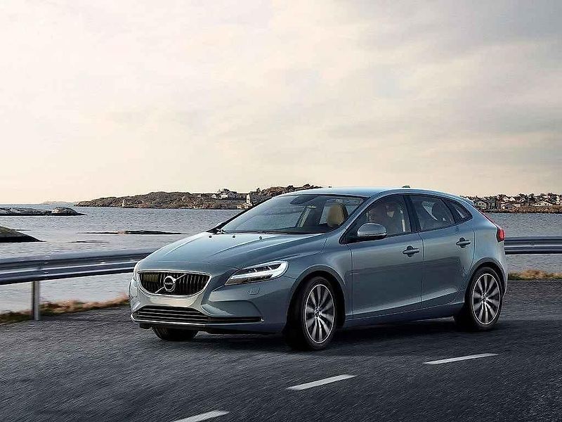 Volvo V40.