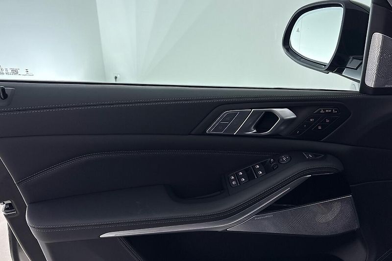 BMW X7 xDrive40d - fotka 20 z 30