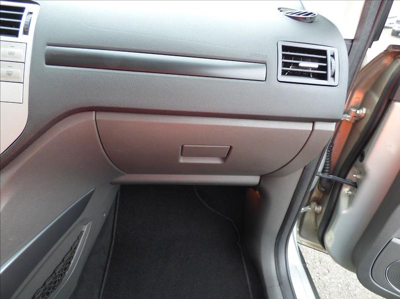 Ford Kuga 2,0 TDCI, 4x4 - fotka 40 z 47