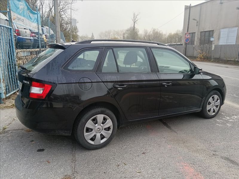 Škoda Fabia 1,0 MPi  Active - fotka 12 z 21