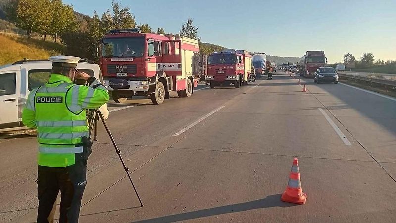 Dopravní policisté a neukáznění řidiči v akci.