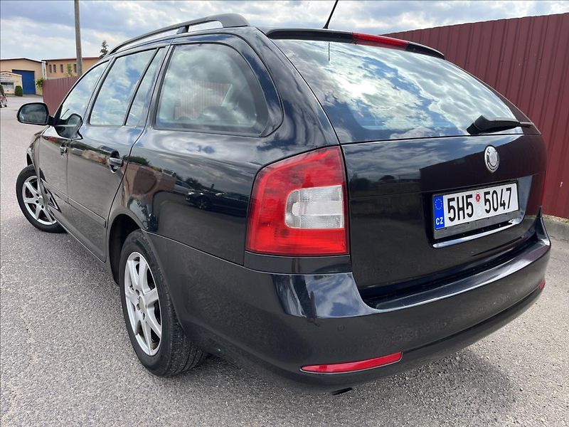 Škoda Octavia 1,6 MPi KLIMA ROZVODY PNEU - fotka 36 z 36